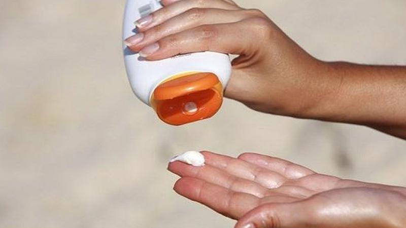 Bảo vệ da với kem chống nắng (Sun Cream)