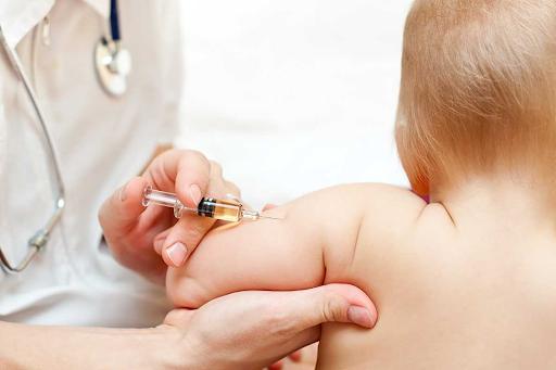 Tiêm đầy đủ vaccine cho trẻ để tăng cường hệ thống miễn dịch