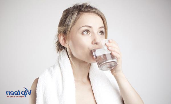 tăng chiều cao ở tuổi 17 nữ bằng cách uống nhiều nước